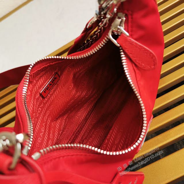 prada女包 普拉達2020新款nylon Hobo手拎包 時尚百搭 prada腋下包 1BH204 Prada單肩斜挎包  pyd2395